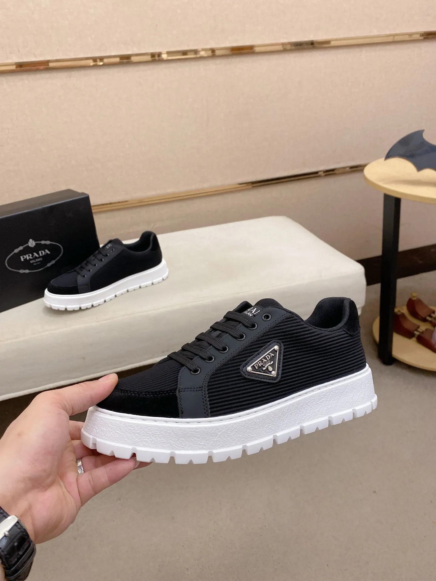 Men's men's shoes💰: 440💰[Prada～Prada] Trendy new styles are on the market. Same style as the official website. Counter quality. Original version. [Strong] [Strong] Imported selected first-layer cowhide. Comfortable and breathable sheepskin lining, fine workmanship, upper layer made of 100% pure cowhide, original last shape, comfortable on the feet, shoe sizes 38 to 44